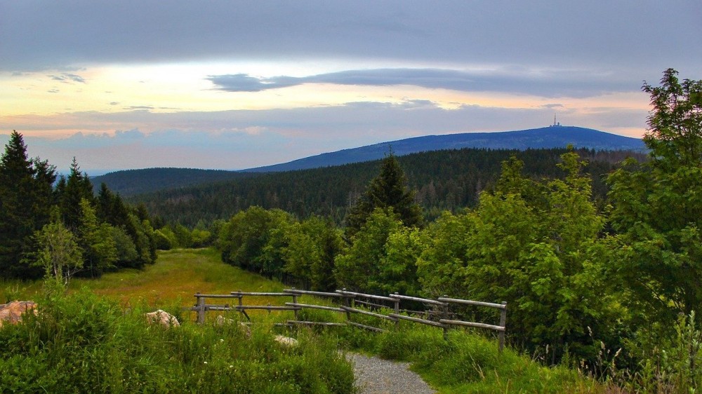 Wiosna w górach Harz w krainie czarownic i krzywych domów